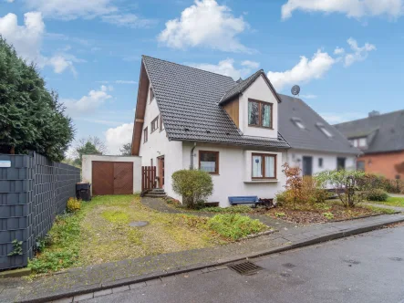 Titelbild - Haus kaufen in Düsseldorf - Gemütliche Doppelhaushälfte in ruhiger und familienfreundlicher Lage – Düsseldorf Vennhausen