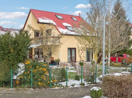 Der erste Eindruck - Haus kaufen in Straußfurt - Erbpacht! Einfamilienhaus in ruhiger Lage am Straußfurter Stausee