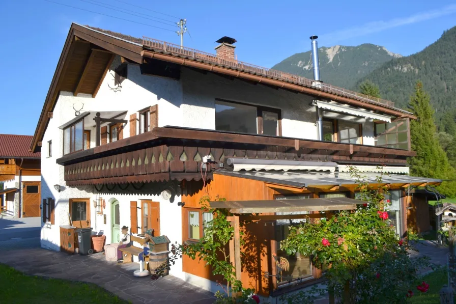 Ansicht - Haus kaufen in Farchant - Farchant: Sonniges Grundstück mit älterem Zwei-Familienhaus in ruhiger Lage 