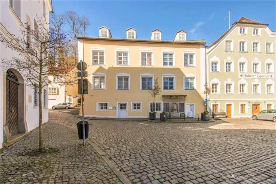 Blick auf die Immobilie - Wohnung kaufen in Passau - Historischer Wohntraum: 3-Zimmer-Wohnung - repräsentativ und flexibel nutzbar in Passau (Hals)