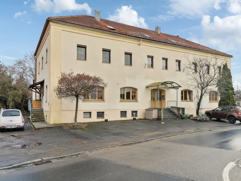 Hausansicht - Haus kaufen in Waldmünchen - Sehr gepflegtes Mehrfamilienhaus in Waldmünchen