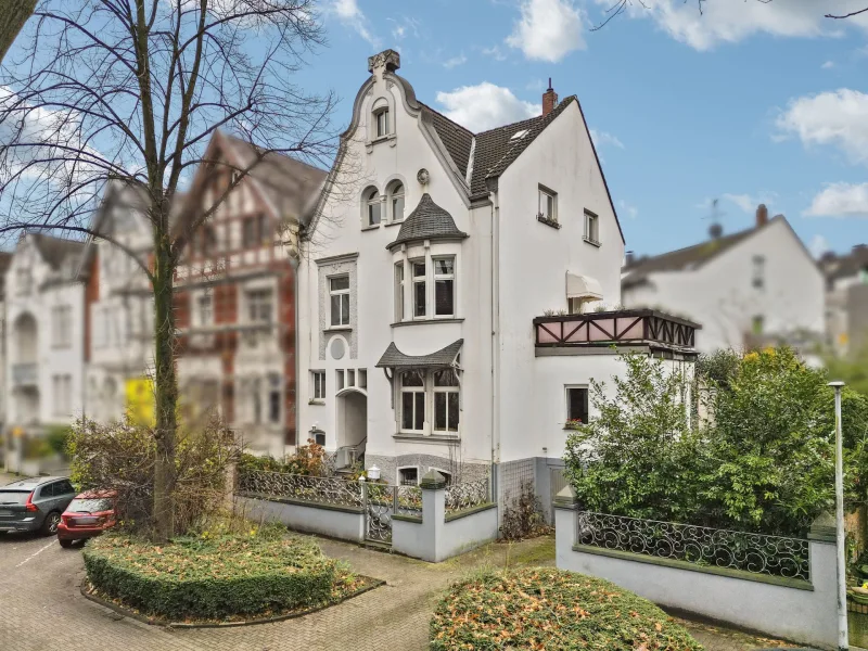 Titelbild - Haus kaufen in Mülheim an der Ruhr - Für Liebhaber! Große Stadtvilla im Dichterviertel von Mülheim