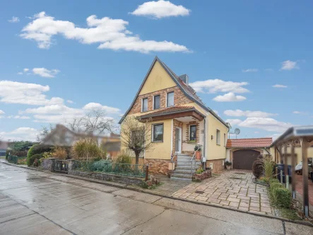 Titelbild - Haus kaufen in Schönebeck - Charmantes Eigenheim in ruhiger Wohnlage in Schönebeck (Elbe) OT Felgeleben, 3 Zimmer, 2 Garagen