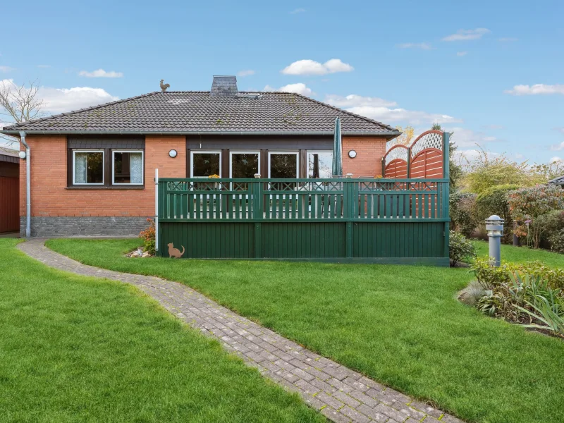 Rückansicht mit Terrasse