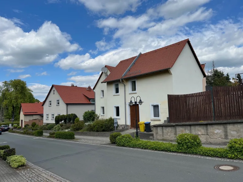 Hausansicht - Haus kaufen in Hermsdorf - Einfamilienhaus in guter Lage von Hermsdorf