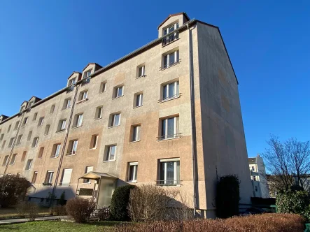 Hausansicht - Wohnung kaufen in Berlin - Kapitalanlage! Vermietete 3-Zimmer-Eigentumswohnung in Treptow-Köpenick