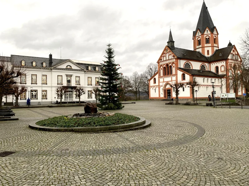 Rathaus und Kirche Sinzig