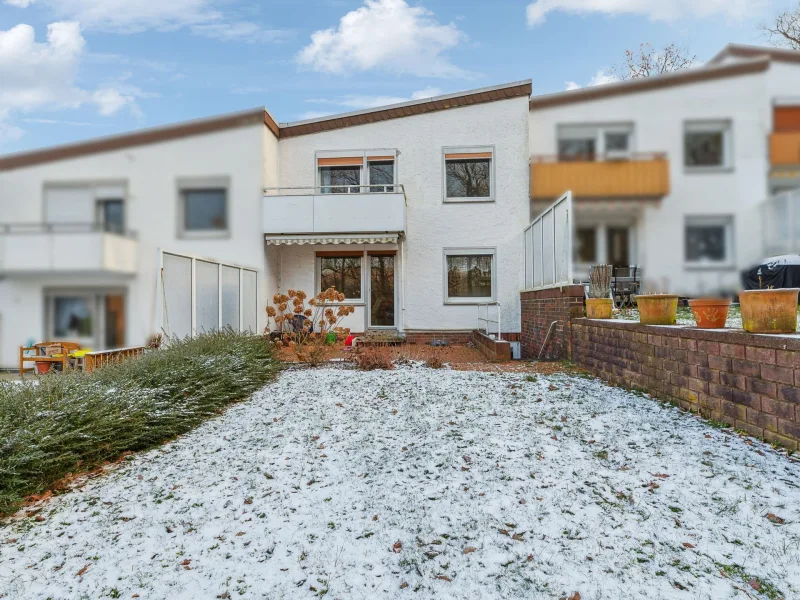 Rückansicht und Garten - Haus kaufen in Bad Salzdetfurth - Erbpacht: Charmantes Reihenhaus in ruhiger Wohnlage von Bad Salzdetfurth