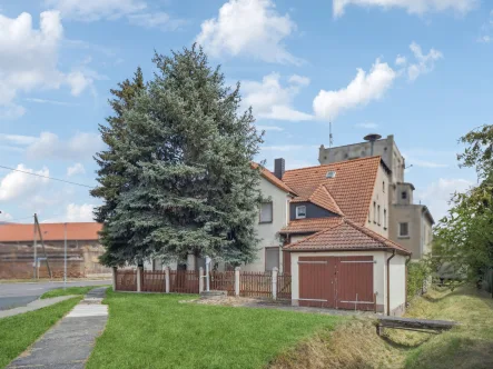 Ansicht - Haus kaufen in Roßbach - Modernisierungsbedürftiger Vierseitenhof in Seenähe in Roßbach