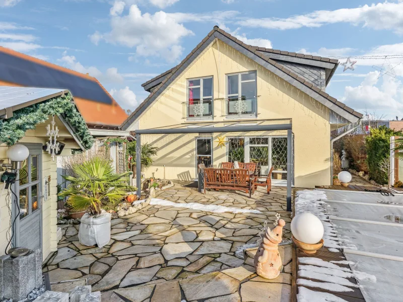 Titelbild  - Haus kaufen in Bielefeld - Gepflegtes Einfamilienhaus mit gehobener Ausstattung in Bielefeld