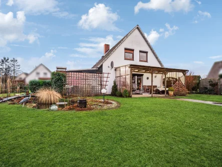 Gartenansicht - Haus kaufen in Trappenkamp - Gemütliches Haus mit 2 Bädern, großem Garten und viel Platz für die kleine Familie in Trappenkamp