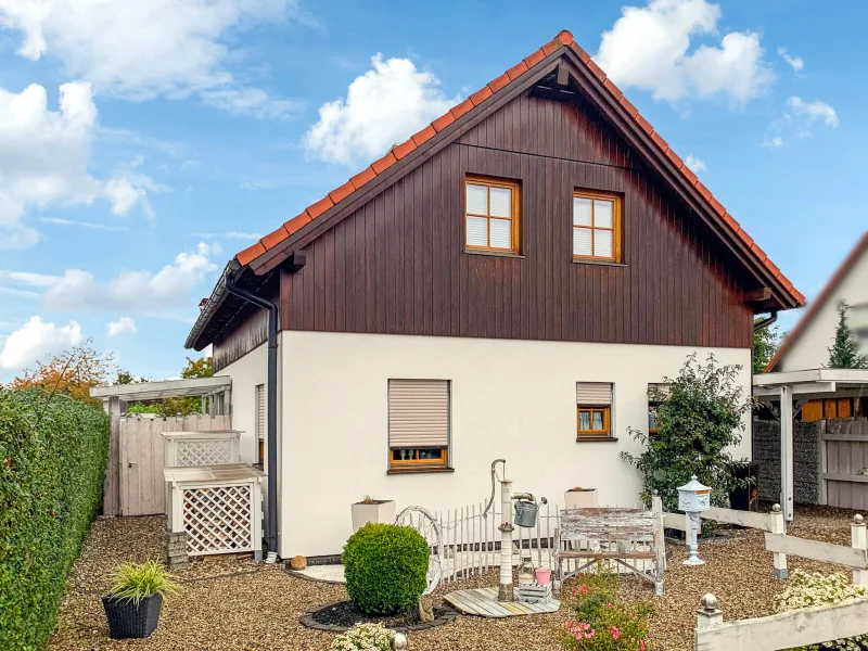 Blick auf das Haus - Haus kaufen in Ratzeburg - Einfamilienhaus mit ca. 112m² Wohnfläche, Wintergarten und Doppelcarport in Ratzeburg
