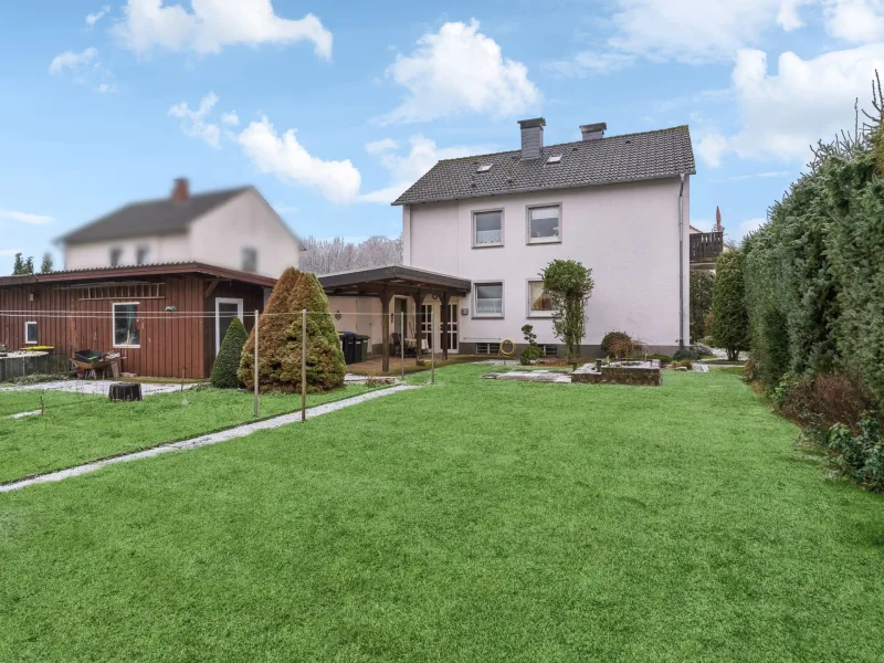 Rückansicht - Haus kaufen in Steinhagen - Zweifamilienhaus in ruhiger und familienfreundlicher Lage von Steinhagen-Brockhagen