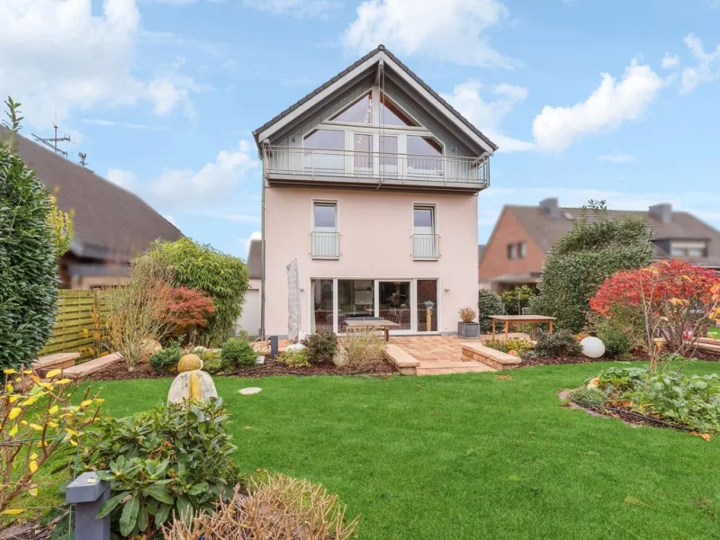 Gartenansicht - Haus kaufen in Kerpen - Hochwertig ausgestattetes Einfamilienhaus in Kerpen Balkhausen
