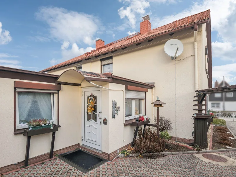 Titelbild - Haus kaufen in Zwickau - NEUER KAUFPREIS!!! DHH mit 2 Garagen in gefragter Wohnlage
