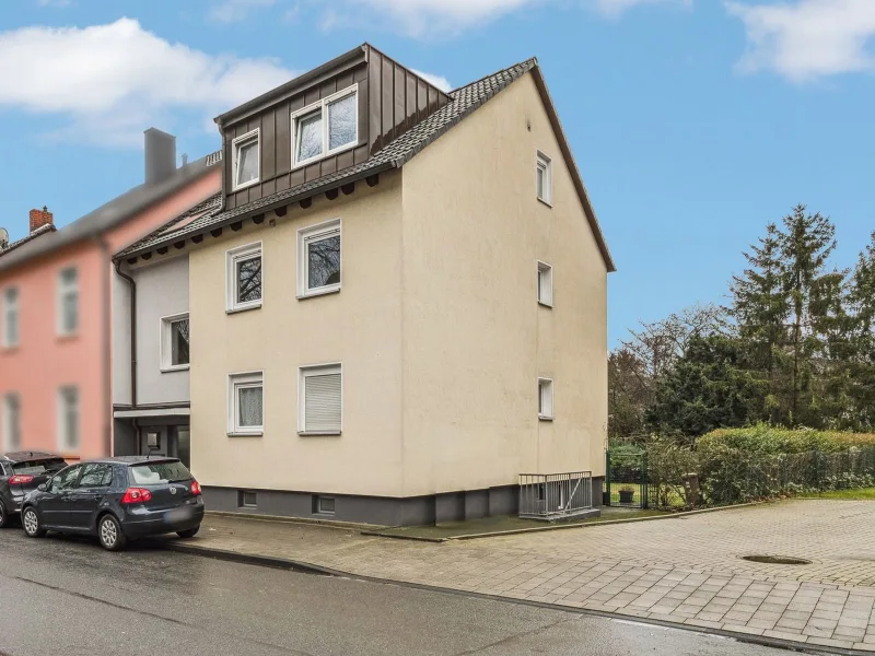 Seitenansicht - Haus kaufen in Oberhausen - Oberhausen Alstaden-Ost: Sehr gepflegtes Mehrfamilienhaus mit drei Wohneinheiten