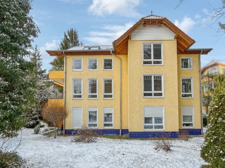 Titelfoto - Wohnung kaufen in Neuenhagen bei Berlin - Erhabenes Wohngefühl: Bezugsfreie, lichtdurchflutete Wohnung in Neuenhagen mit Blick ins Grüne