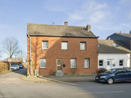 Hausansicht - Haus kaufen in Uedem - Viel Potenzial für ein geräumiges Reihenendhaus in Uedem - 