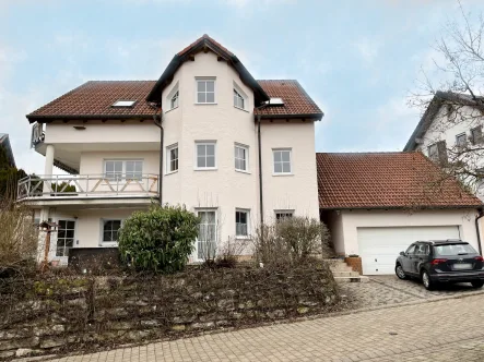Der erste Eindruck - Haus kaufen in Auerbach in der Oberpfalz - Charmantes Wohnhaus mit vielseitigen Nutzungsmöglichkeiten nahe Auerbach sucht neuen Eigentümer
