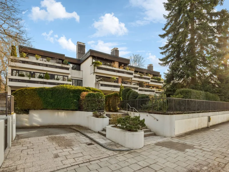 Hausansicht - Wohnung kaufen in München - Wohnen in Verbindung von Natur und Stadtleben - 2-Zimmer-ETW in Altharlaching in direkter Isarnähe