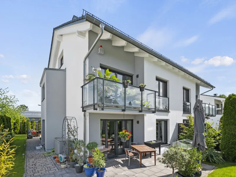 Hauptansicht - Haus kaufen in Gauting - Moderne und schöne Doppelhaushälfte in beliebter Lage von Gauting-Stockdorf
