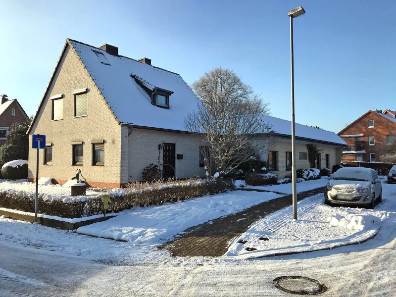 Headphoto - Haus kaufen in Brunsbüttel - Einfamilienhaus mit angebautem ebenerdigen Bungalow und 2 Garagen in ruhiger Lage in Brunsbüttel