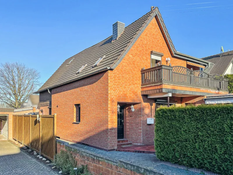 Frontansicht - Haus kaufen in Sankt Augustin - Geräumiges Einfamilienhaus in Sankt Augustin-Meindorf