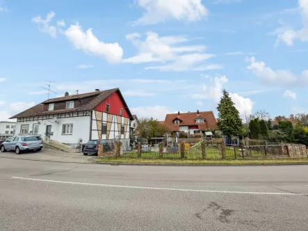 Ansicht - Haus kaufen in Bad Schussenried - Doppelhaushälfte mit Fachwerk in Bad Schussenried