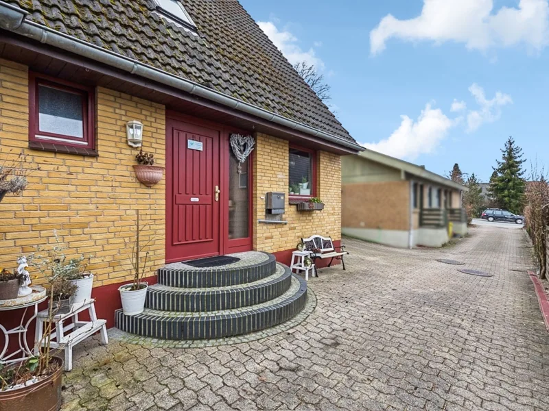 Titelbild - Haus kaufen in Flensburg - Doppelhaushälfte in ruhiger Lage von Flensburg-Mürwik