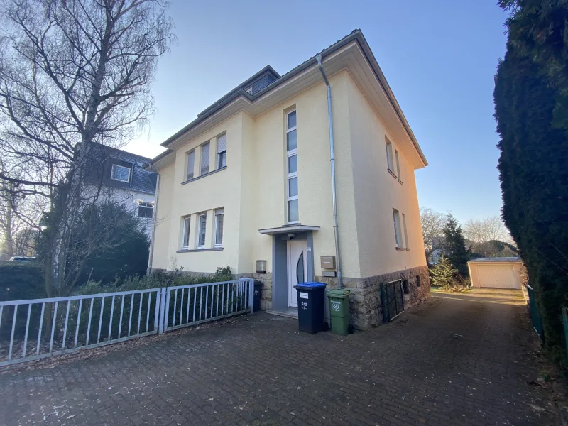 Vorderansicht - Haus kaufen in Göttingen - Wohnhaus-Perle mit Potential in Göttingen