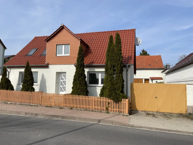 Frontansicht  - Haus kaufen in Gangloffsömmern - Modernes und stillvolles Einfamilienhaus in Gangloffsömmern