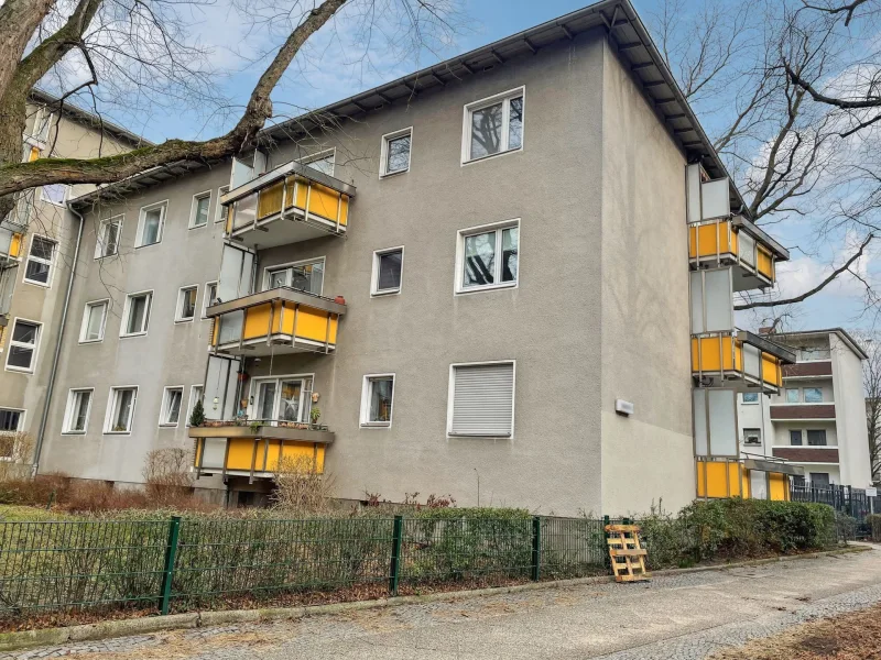 Außenansicht - Wohnung kaufen in Berlin - Charmante 1,5 Zimmer-Oase: Ruhiges Wohnen, Exzellente Infrastruktur und Naturverbundenheit