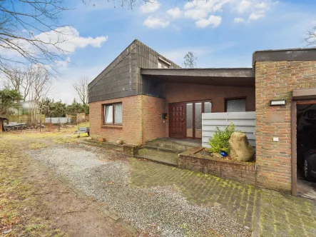 Titelbild - Haus kaufen in Fockbek - Einfamilienhaus mit großem Grundstück und Bauplatz