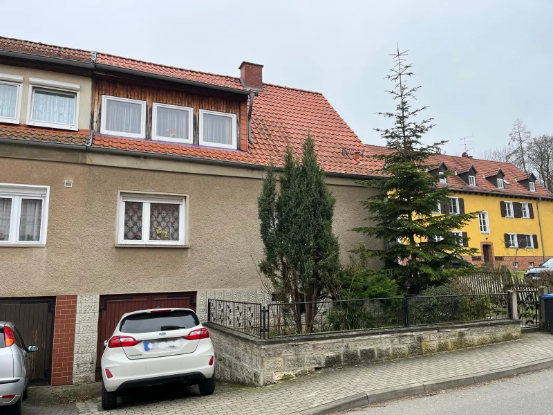 Der erste Eindruck - Haus kaufen in Weimar - Doppelhaus mit großzügigem Wohnbereich und idyllischem Garten - Ettersbergsiedlung