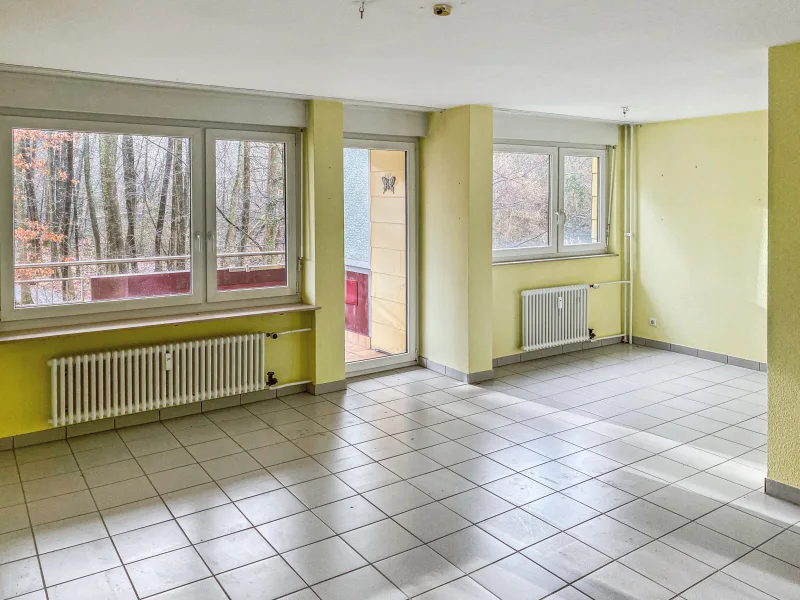 Wohnzimmer - Wohnung kaufen in Pforzheim - Renovierungsbedürftige 3-Zimmer-Wohnung für Kapitalanleger oder Eigennutzer in Pforzheim