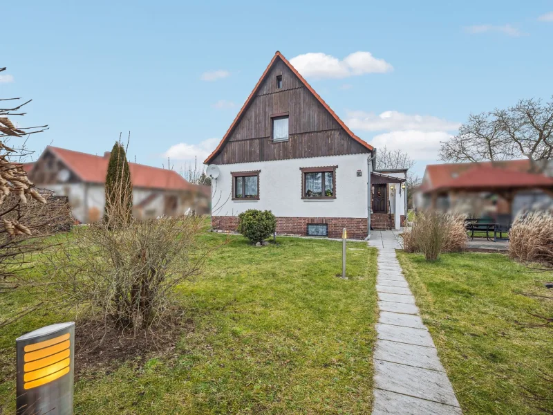 Titelbild - Haus kaufen in Berlin - Tolles Grundstück mit Haus und Nebengelass in Karow