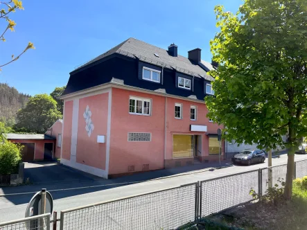 Außenansicht - Haus kaufen in Naila - Wohn- und Geschäftshaus mit Bäckerei in Naila - Sanierung