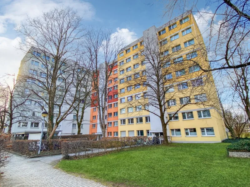 Außenansicht - 1 - Wohnung kaufen in München - 2,5-Zimmer-Wohnung in München-Neuperlach