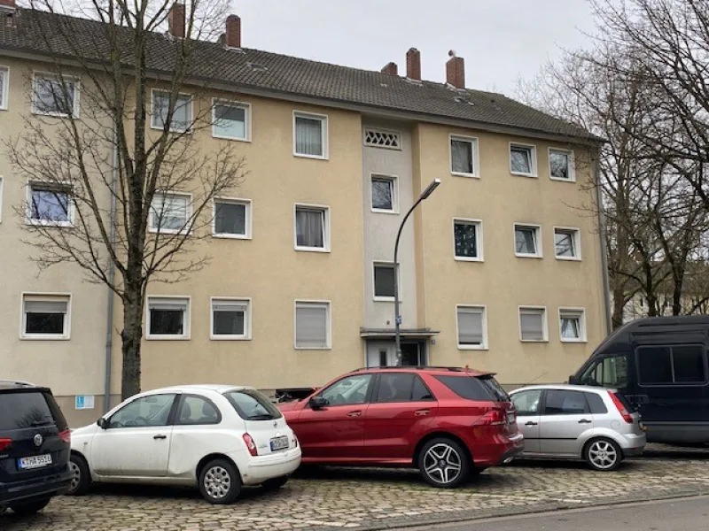 Vorderansicht - Wohnung kaufen in Köln - 3-Zimmer-Wohnung mit Balkon in Köln-Buchheim