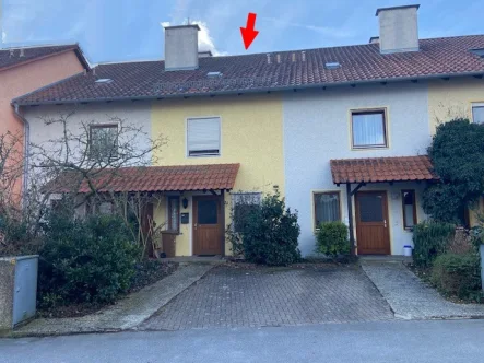 Ansicht - Haus kaufen in Straubing - Top Gelegenheit - Freies, attraktives Reihenmittelhaus im Straubinger Süden 