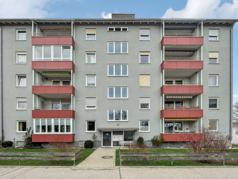 Frontansicht - Wohnung kaufen in Kaufbeuren - Großzügige 4-Zimmer-Wohnung mit 2 Balkonen in Kaufbeuren - Neugablonz