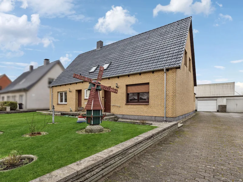 Hausansicht - Haus kaufen in Flensburg - Gemütliche Doppelhaushälfte in verkehrsgünstiger, zentraler Lage Flensburgs: Verkauf mit Rückmiete