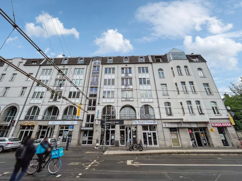 Hausansicht I - Wohnung kaufen in Köln - Zwei-Zimmer-Studenten-Appartement an der Kölner Mensa 