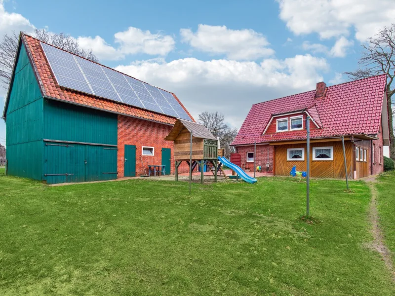 Liegenschaft - Haus kaufen in Armstorf - Armstorf: Gepflegtes Haus mit Photovoltaik-Anlage und großem Grundstück