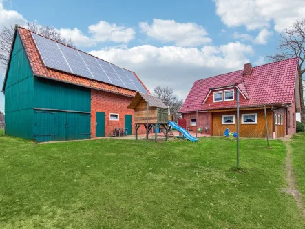 Liegenschaft - Haus kaufen in Armstorf - Armstorf: Gepflegtes Haus mit Photovoltaik-Anlage und großem Grundstück