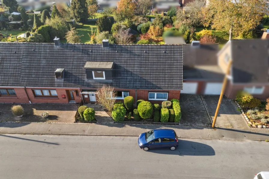 Titelbild - Haus kaufen in Lübeck - Viel Platz für die ganze Familie - gepflegtes, großzügiges Einfamilienhaus in Lübeck mit Erbpacht