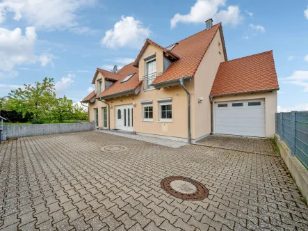 Hausansicht - Haus kaufen in Rothenburg ob der Tauber - Charmantes Einfamilienhaus mit atemberaubenden Ausblick in die Natur in Rothenburg ob der Tauber
