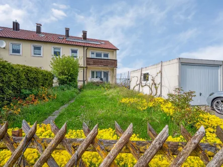 Rückansicht - Haus kaufen in Rothenburg ob der Tauber - Vermietetes Reihenhaus mit 3 Wohnungen in Rothenburg ob der Tauber