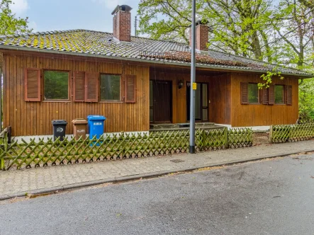 Titelbild - Haus kaufen in Waldbrunn (Westerwald) - Waldbrunn: Zweifamilienhaus als Doppelhaus in Ortsrandlage
