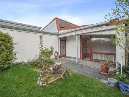 Blick auf die Terrasse - Haus kaufen in Unterschleißheim - Zentral und dennoch ruhig - charmantes Reihenhaus in gefragter Lage von Unterschleißheim